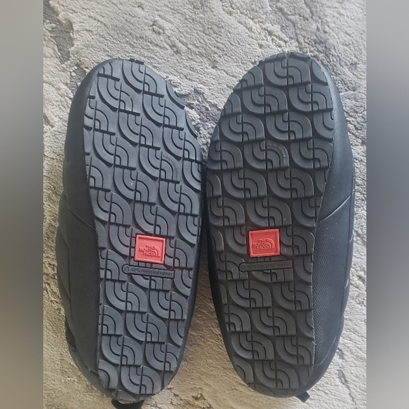 Like New North Face ThermoBall Mules Mens 13 - Picture 2 of 6